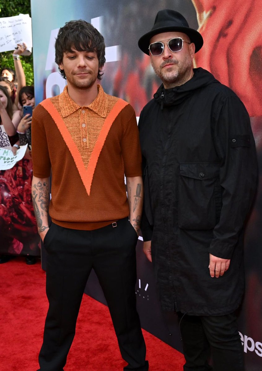 LouisMxMedia's tweet photo. 📸| ¡Louis y Charlie en la alfombra roja el día de hoy!

#AOTVLiveFromLA https://t.co/WO3OAfIUk8