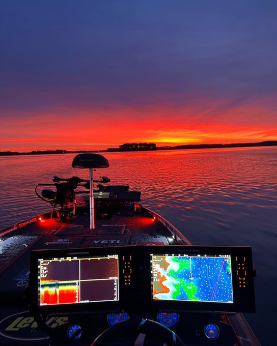 JonasHans0's tweet photo. Are you more of a morning glow or a nighttime glimmer kind of boater? https://t.co/iWWh8yJC49