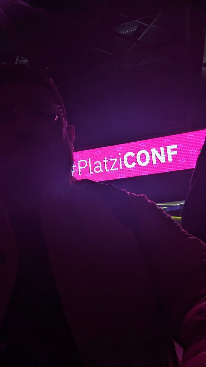 juvecolunga's tweet photo. Ya mamó la #PlatziConf . Espero mi señora me mande de nuevo el siguiente año, o mejor aún, que me acompañe. Gracias @platzi https://t.co/DolZjSR2qk