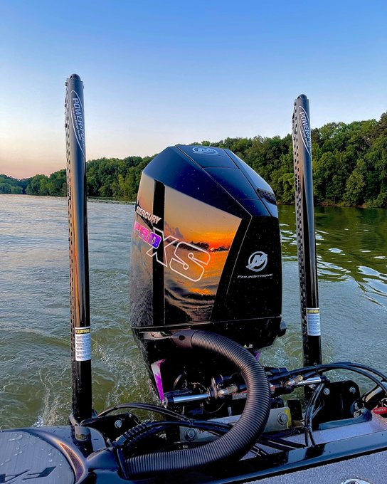 JonasHans0's tweet photo. What catches your eye first? The Pro XS or the sunset?  📸: Nathan Boatwright https://t.co/LhwFrImK8d