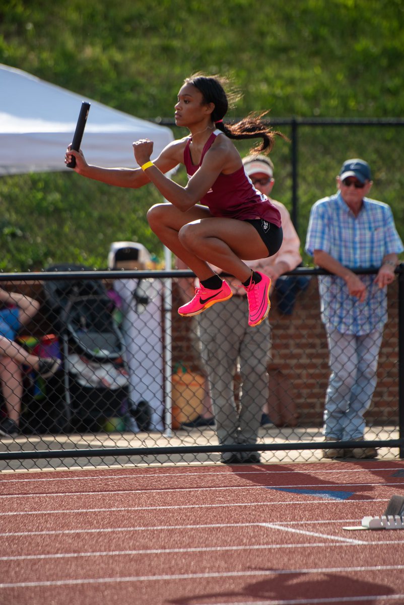 What separates school record holders from mere mortals. Seven broke a 32-year-old record today, winning the 200 meters in 25.33. 🐐