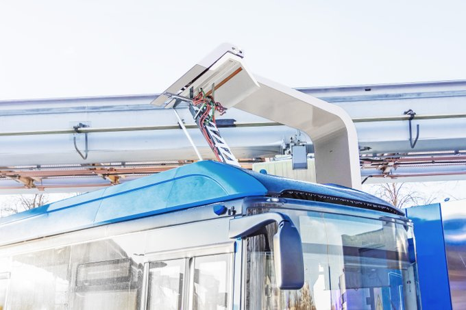 JonasHans0's tweet photo. ⚡ Decarbonising mobility

@Shell_Germany
has agreed to buy SBRS GbmH, a leading provider of electric vehicle charging infrastructure for e-trucks and e-buses. https://t.co/EVw687fP6L https://t.co/rFaeaNTLtx