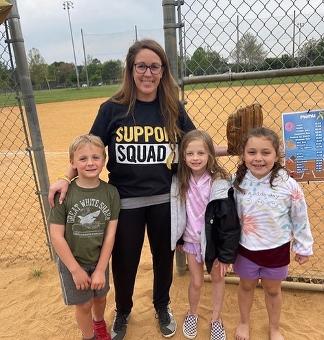 berkeleypotter's tweet photo. Ms. Poggioli’s cheering section came out to watch the game tonight!  #wearehmp https://t.co/5bybD9eCAj