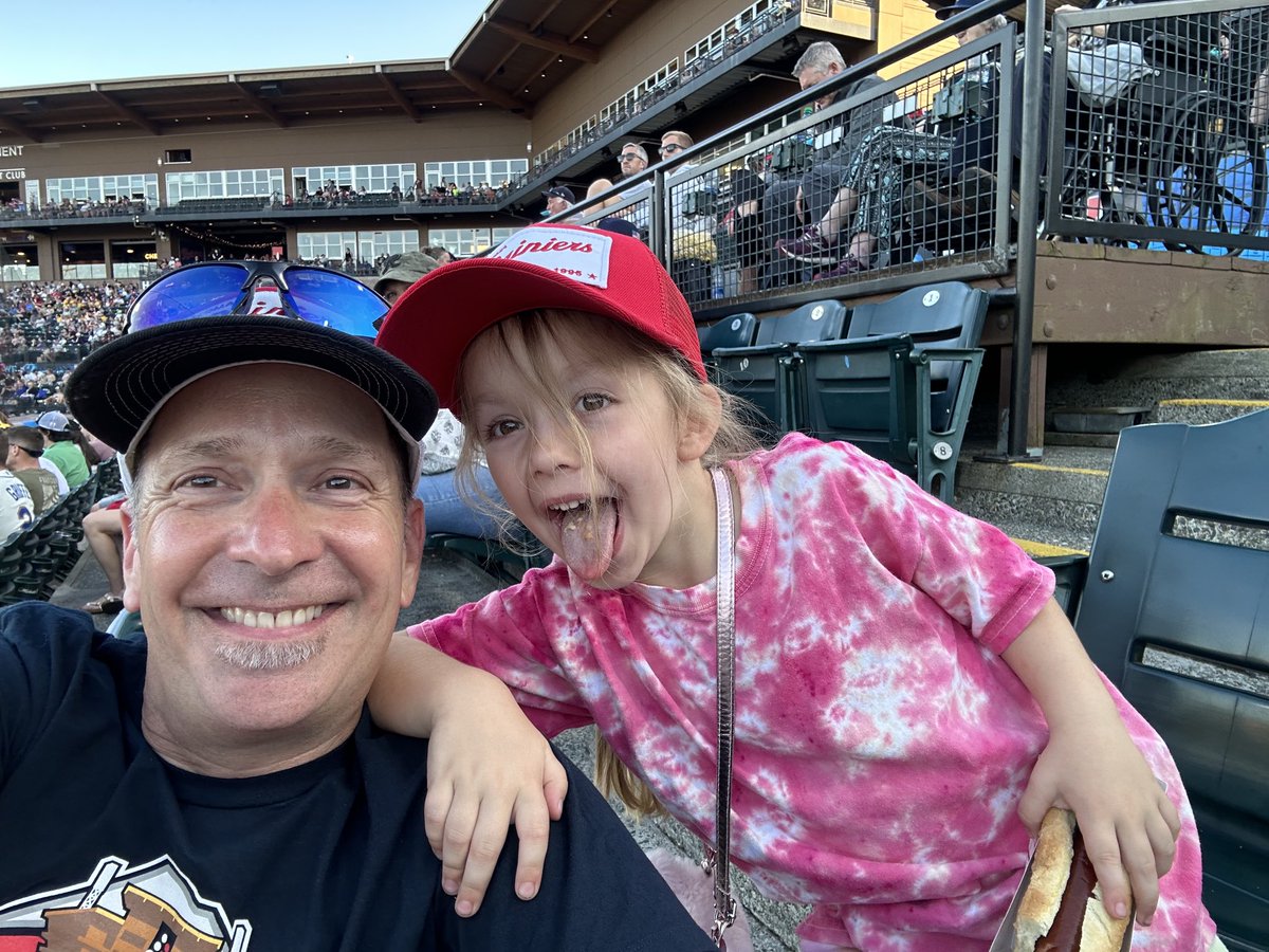 tim_rioux's tweet photo. #Rselfie https://t.co/Qj54xuDCuF