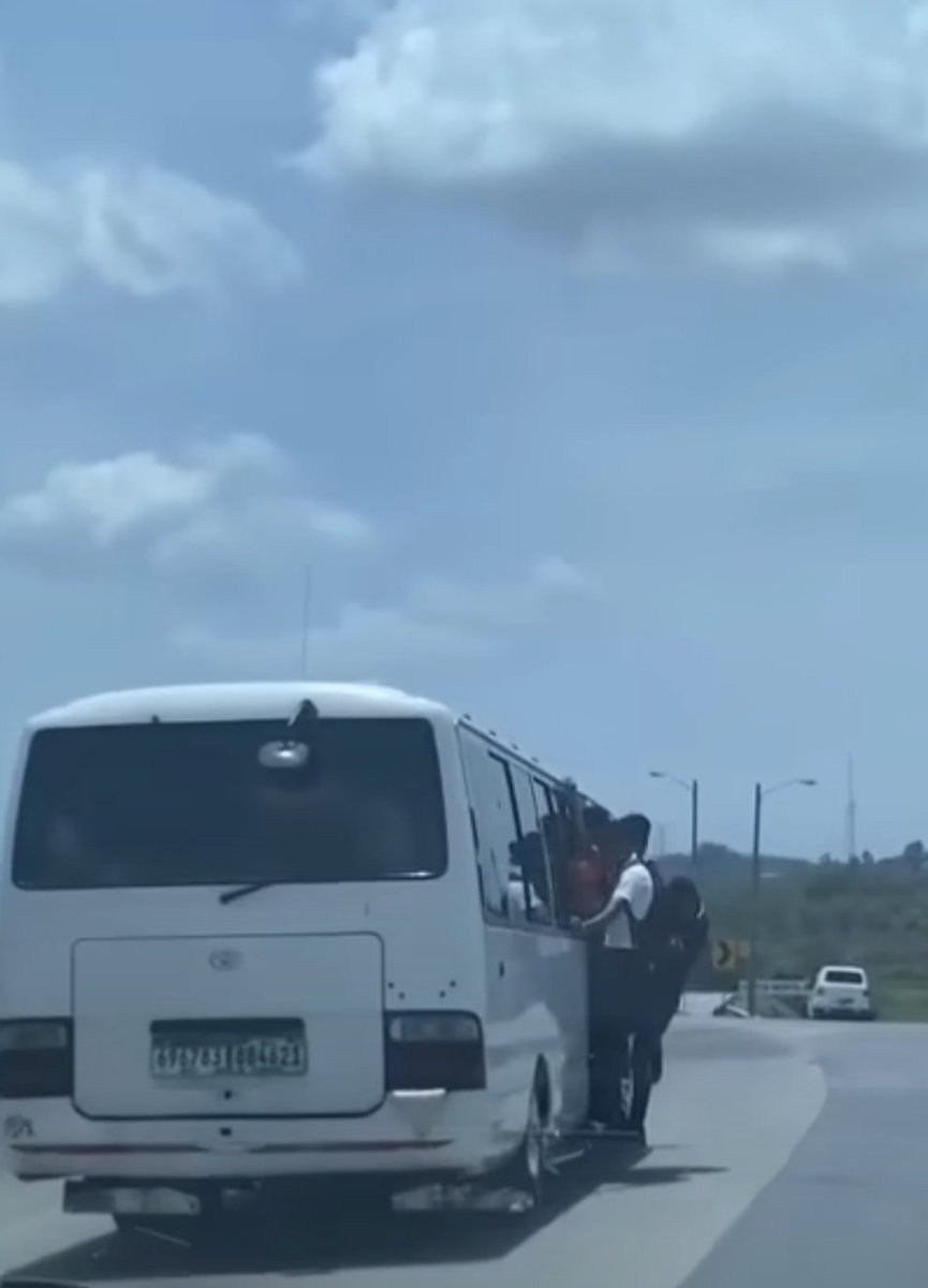 Una de tantas ,Becerros de Oro y sus padrinos 
Ya se dieron cuenta <a href="/ATTTPanama/">Autoridad del Tránsito</a> ?? Ó están ocupado s con Cupos de taxis lujos
<a href="/TReporta/">Telemetro Reporta</a> <a href="/tvnnoticias/">TVN Noticias</a> <a href="/nexnoticias/">Nex Noticias</a> <a href="/NitoCortizo/">Nito Cortizo</a> <a href="/BenicioRobinson/">Benicio Robinson</a> <a href="/MinGobPma/">Ministerio de Gobierno de Panamá</a> <a href="/Apedeorg/">APEDE</a> <a href="/CCIYAP/">Cámara de Comercio, Industrias y Agricultura</a> <a href="/rpc_radio/">Rpc Radio</a> <a href="/KWCONTINENTE/">KW Continente</a> <a href="/CONEPPanama/">Consejo Nacional de la Empresa Privada</a> <a href="/industrialespty/">Sindicato de Industriales de Panamá</a>