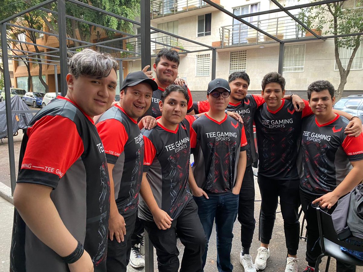 emma_landa79's tweet photo. Tee Gaming en CDMX.
@TeeGamingOrg 
@KyoHyperSm @Skull_nvr @Yubel4u @JrKratosj1123 @Daanthee_unu @ESPECTRO400 y sin duda el que nos faltó hoy @BlinkDiff 

Los amo chicos, vamos por la LAO. https://t.co/EKHvdnaOfH