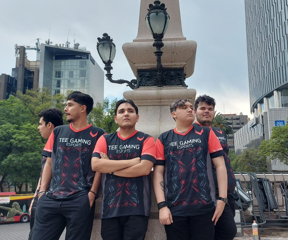 emma_landa79's tweet photo. Tee Gaming en CDMX.
@TeeGamingOrg 
@KyoHyperSm @Skull_nvr @Yubel4u @JrKratosj1123 @Daanthee_unu @ESPECTRO400 y sin duda el que nos faltó hoy @BlinkDiff 

Los amo chicos, vamos por la LAO. https://t.co/EKHvdnaOfH