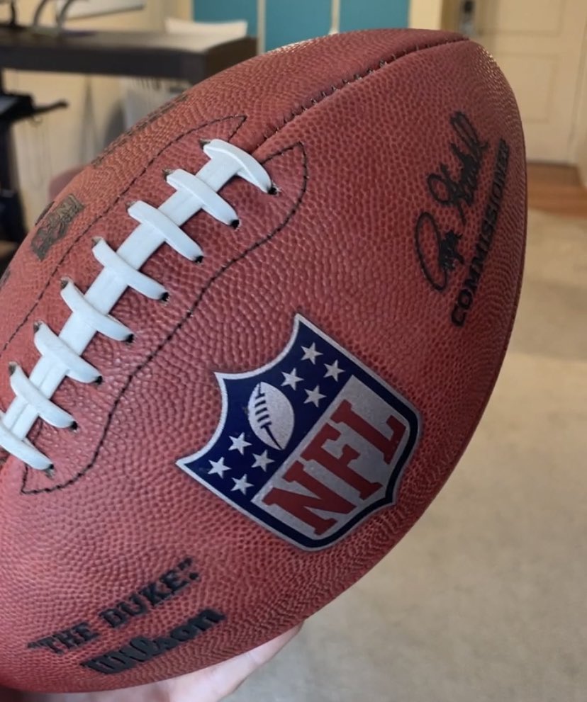 alldaypod's tweet image. Wanna win a #Seahawks  game ball signed by @LofaTatupu51 ?? 

Sure you do! 

Just email seahawkspod@gmail.com with your name and the code word “Lofa’s ball” 

Bonus points if you like and retweet this post.