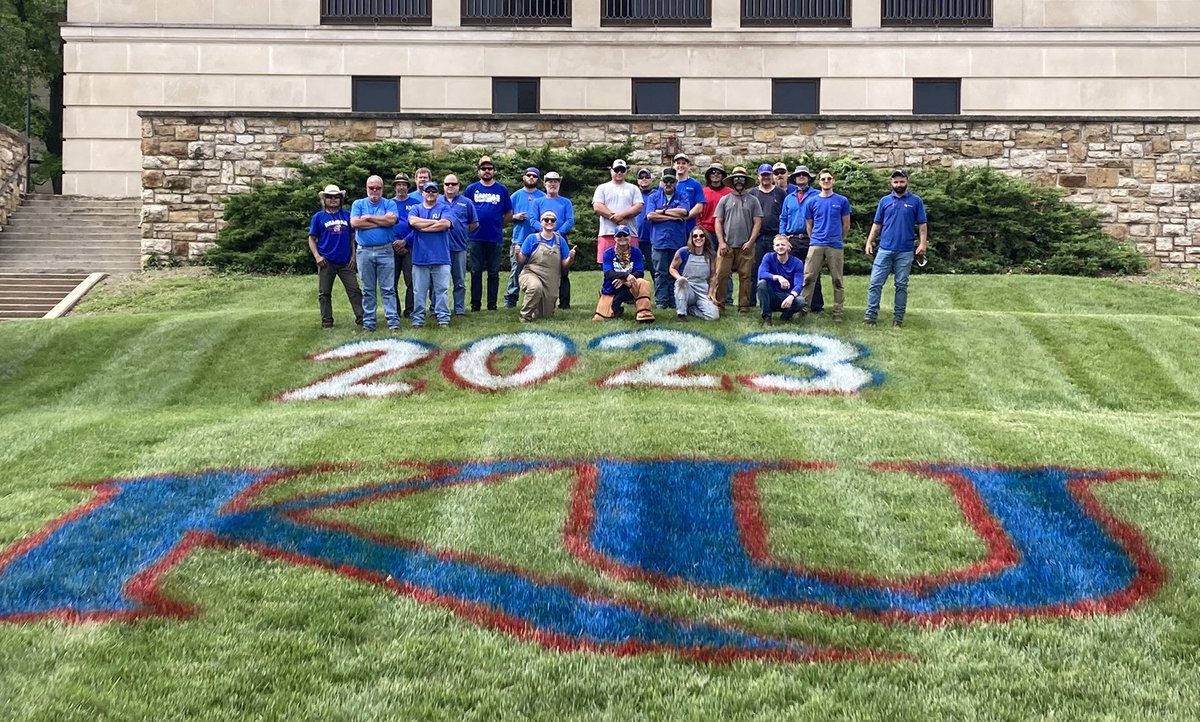 We painted the KU 2023 emblem near Campanile for #KUgrads pics. Yet, all I’ve seen is our team pic. C’mon KU… share some pics with us! @UnivOfKansas @BeAJayhawk  @kualumni @KUEndowment #RockChalk