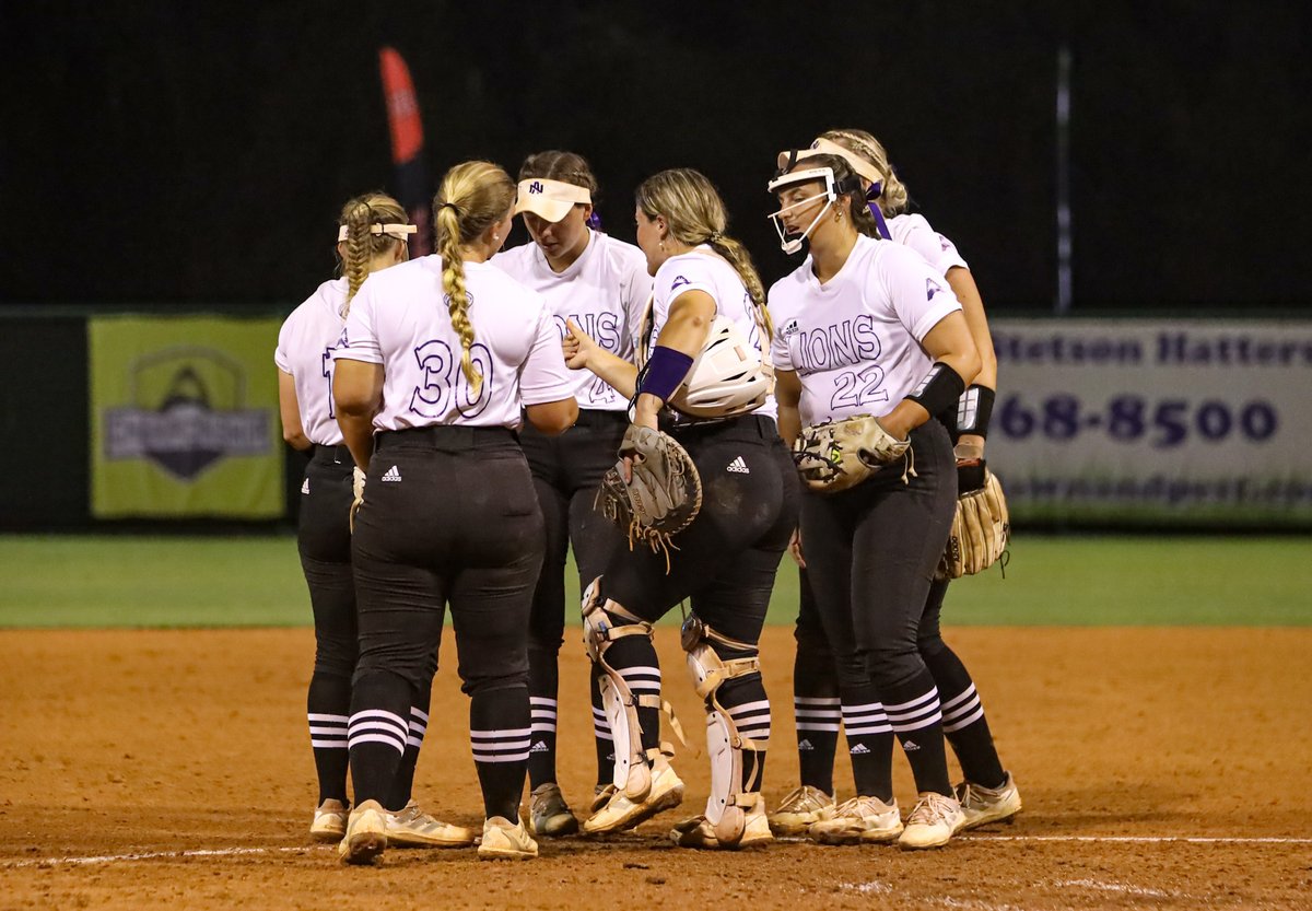 UNAAthletics's tweet photo. 34-16-1 record ✅
Two All-ASUN Players ✅
First win over a Top 25 team ✅

These ladies had a great season! The future is bright for Lion’s softball, and we have plenty to look forward to! Show them love Lions fans!

#RoarLions! https://t.co/XiFW5486IK