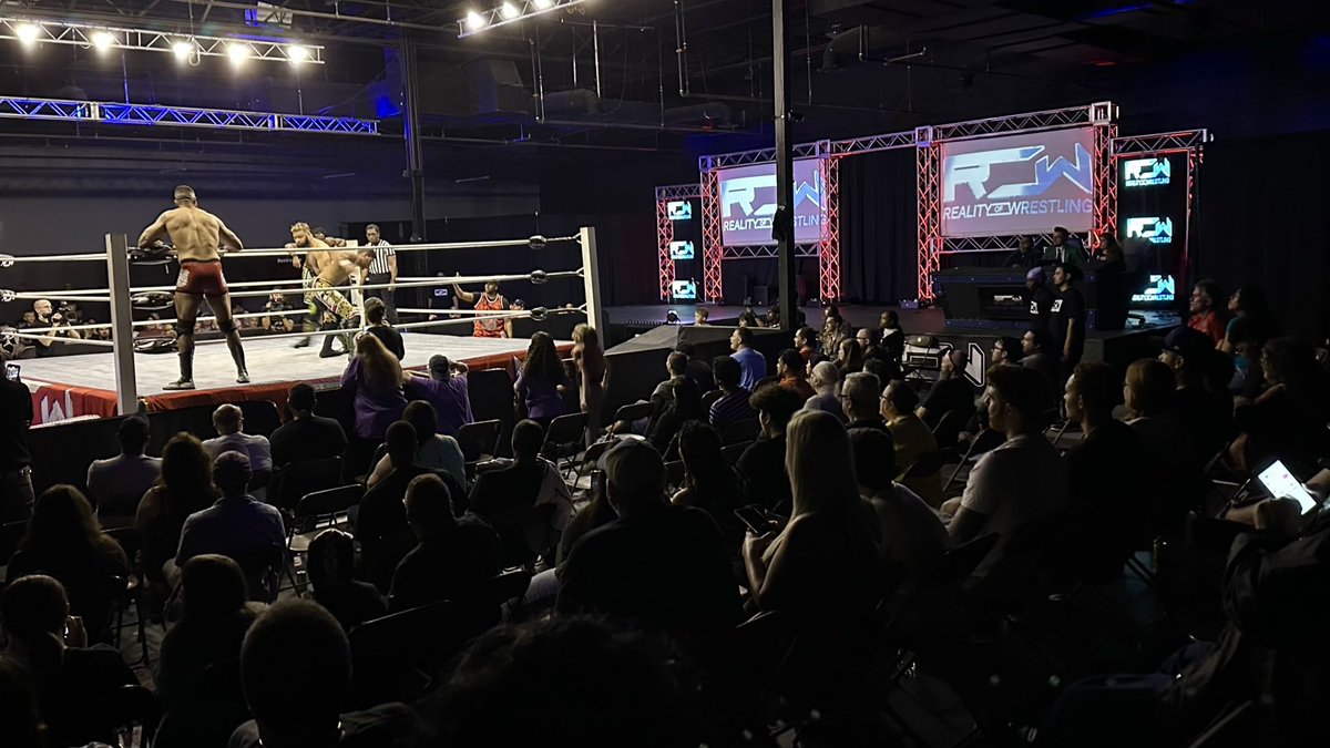 TheOfficialROW's tweet photo. Another packed house tonight in Texas City at the World Gym Arena!! #RealityOfWrestling
#HoustonWrestling #TexasWrestling #IndieWrestling #SoldOutSaturday #TheRow https://t.co/3pN80K0fWp