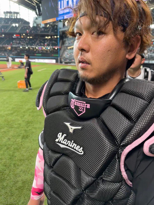 母の日特製プロテクターの #田村龍弘 選手。 「お母さんありがとうやね