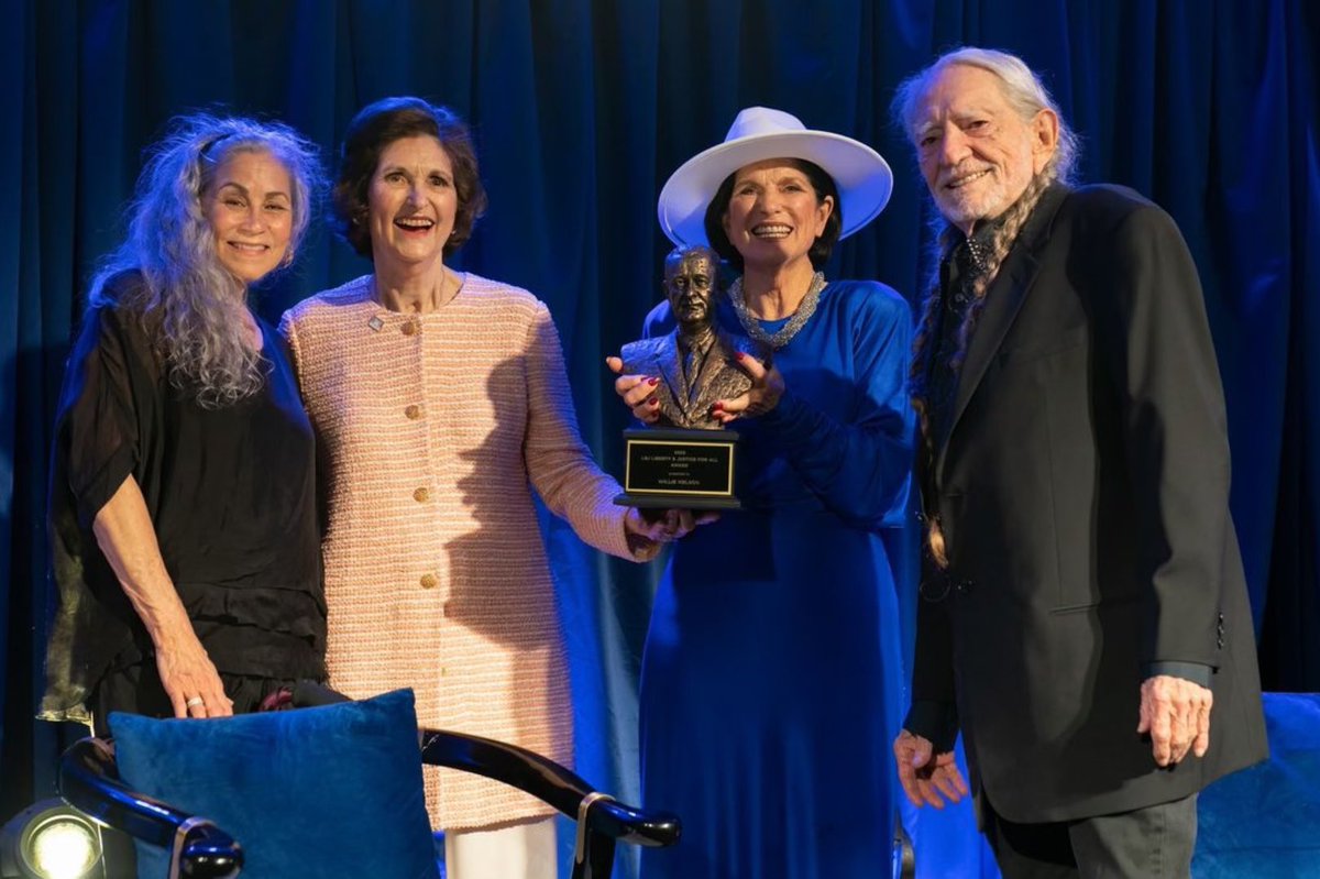 WillieNelson's tweet image. An honor to be honored with the @LBJFoundation Liberty &amp;amp; Justice For All award last night.