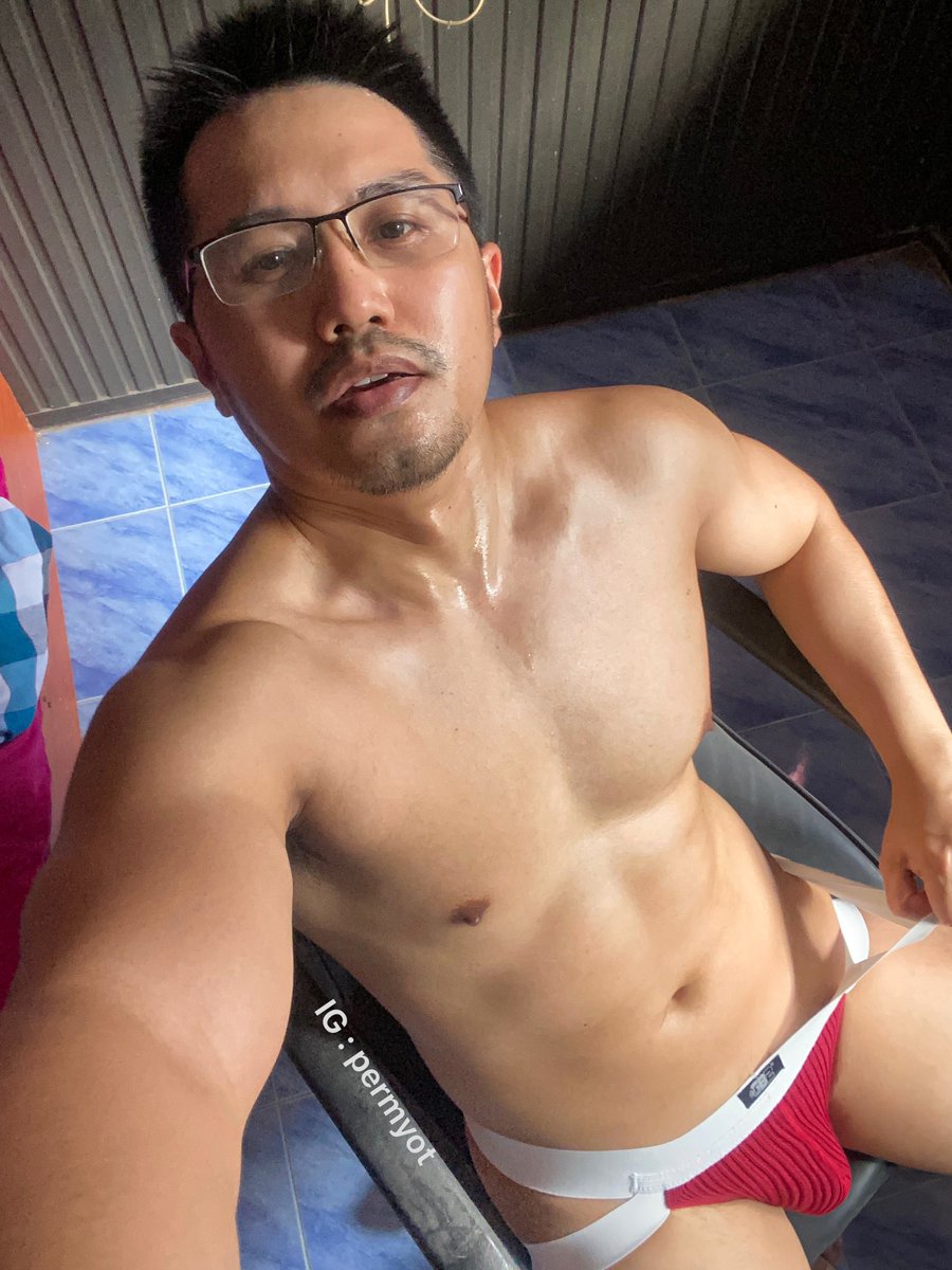 permyot1986's tweet photo. วันอาทิตย์สีอะไรครับ #erectionday 🤔 #ejectionday 🤨 #electoinday 😉 ig : permyot https://t.co/3bB1ZpSlnV