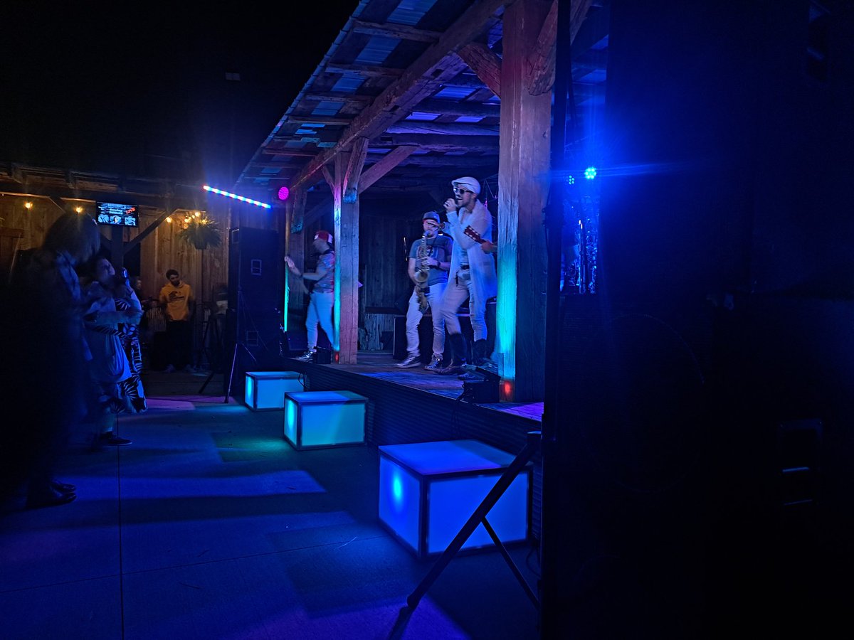 XWolf07's tweet photo. Tomorrow morning we'll be back into 7 days to die, but for tonight I'm out enjoying some live music. With @americanplat https://t.co/sSZsoRBsmJ