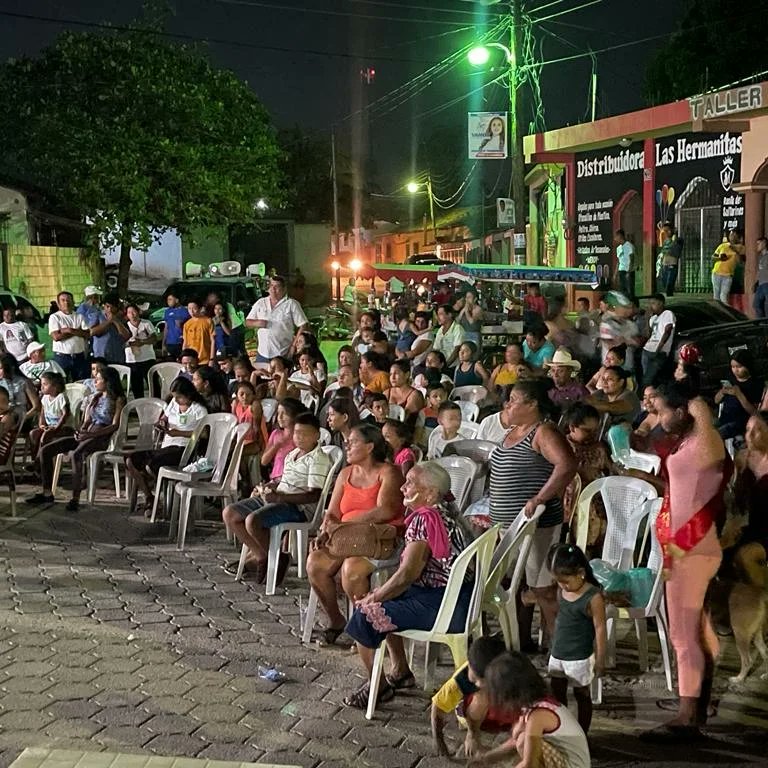 ZacapaUNE's tweet photo. San Jorge se sigue pintando de verde 👐💚👐

Porque los sanjorgeños quieren #OrdenYTransformacion, votarán el 25 de Junio por Jacobo Franco, Luis Fernando Cordon Orellana y Misael Granados 

#SandraPresidenta 
#LuisFernandoCordónDiputado
#MisaelGranadosDiputado https://t.co/Zt7KfvUDxn
