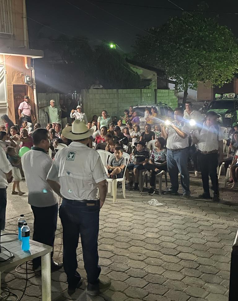 ZacapaUNE's tweet photo. San Jorge se sigue pintando de verde 👐💚👐

Porque los sanjorgeños quieren #OrdenYTransformacion, votarán el 25 de Junio por Jacobo Franco, Luis Fernando Cordon Orellana y Misael Granados 

#SandraPresidenta 
#LuisFernandoCordónDiputado
#MisaelGranadosDiputado https://t.co/Zt7KfvUDxn