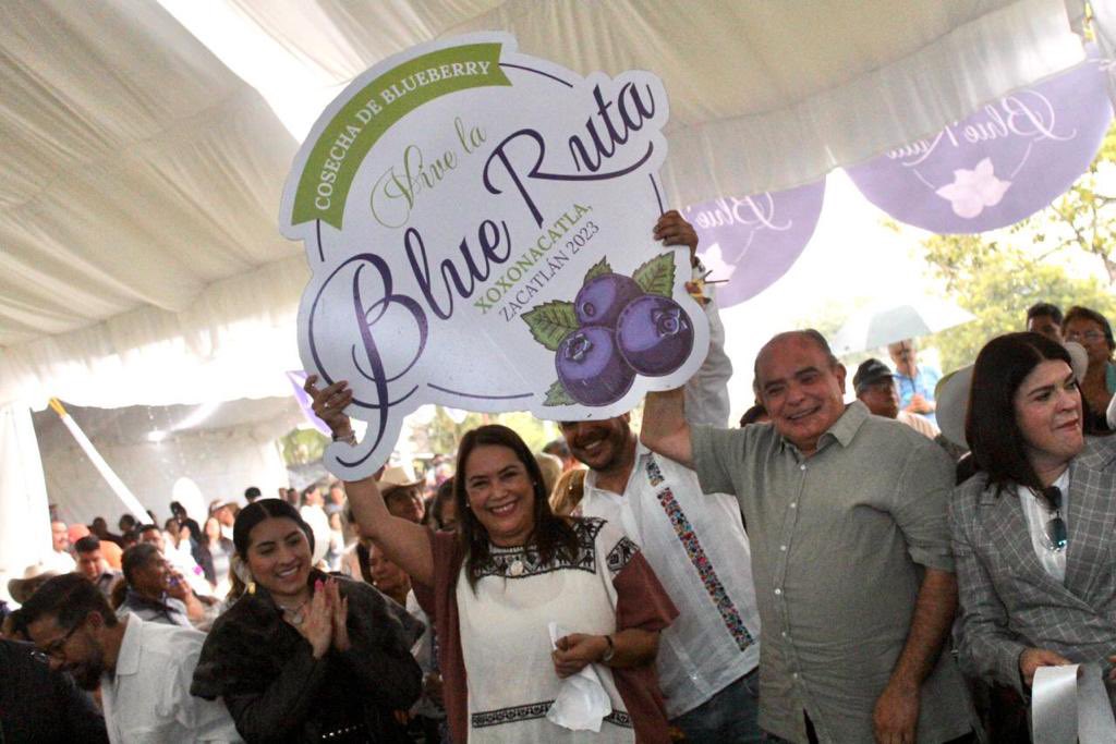 pepemarquezm's tweet photo. #BlueRuta | Esta mañana en compañía de la Secretaria de Turismo, @Marta_OrnelasG inauguramos la Ruta del Blueberry en #Xoxonacatla 🫐 https://t.co/EPysajadbD