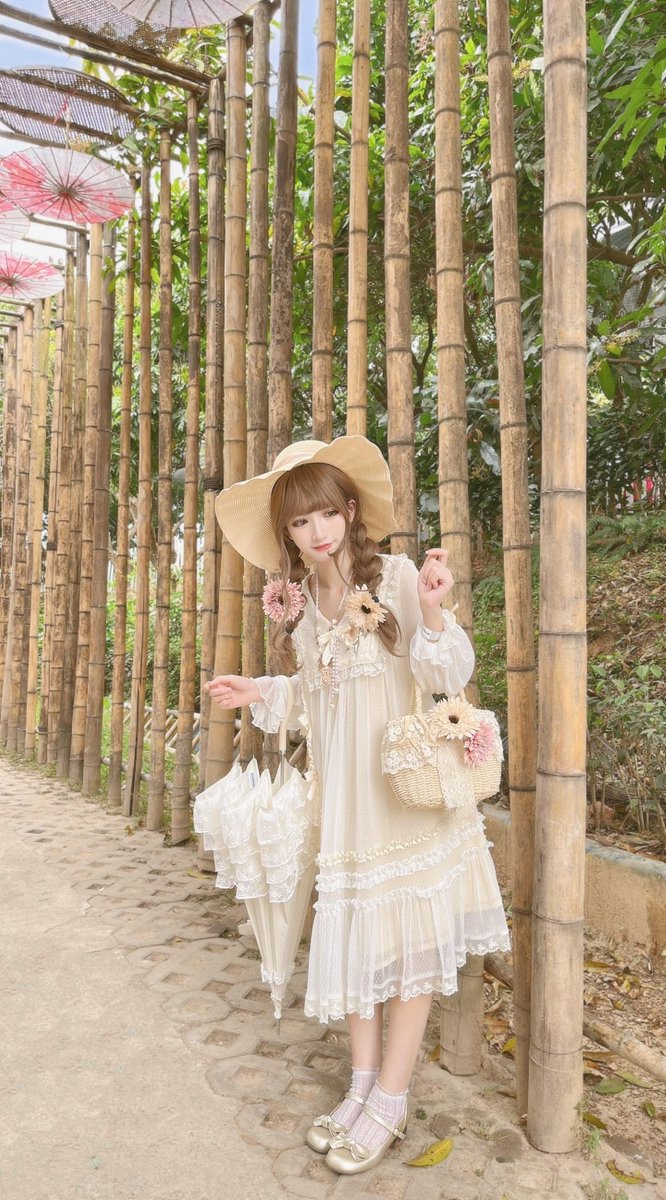 Miumimiko's tweet photo. 乡村大小姐的踏春 https://t.co/h0WxbI5uDe