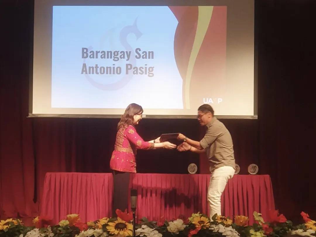 bsapasig's tweet photo. #BSARepresent si Kap. Thomas Raymond Lising β
sa UA&P Salt & Light 2023. β¨ Hinandugan ng @uapasia ang @bsapasig ng Certificate of Appreciation π bilang pasasalamat sa ating collaborative efforts pagdating sa outreach programs. π€π»
#BSAxUAP #BSACollabs #TuloyAngSerbisyoBSA https://t.co/RLrhvlFTm2