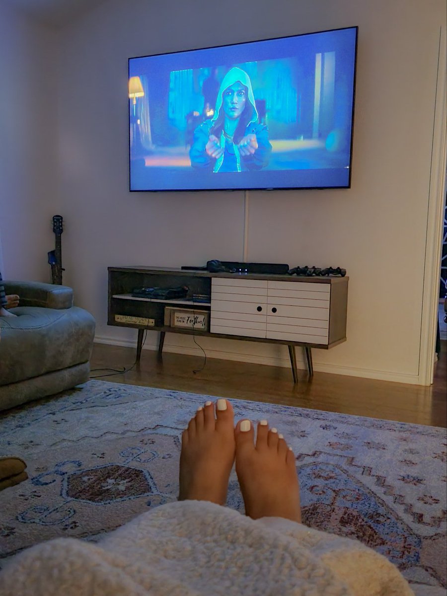 LydiaStyledMom's tweet photo. Spending Saturday night cuddled with my babies watching #TheMotherNetflix @JLo @netflix #momoffour #mothersdayweekend https://t.co/7lqZrO6cae
