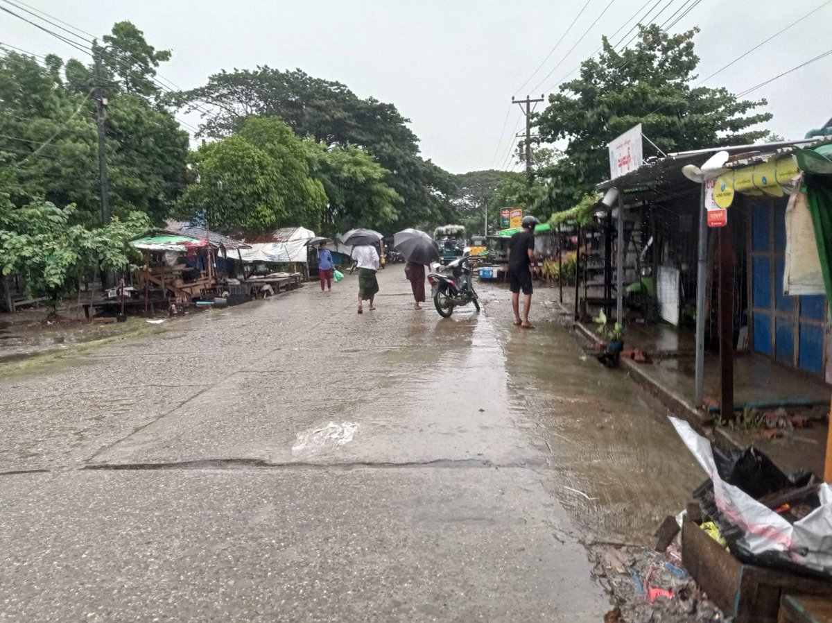 Myanmar_Now_Eng's tweet photo. Cyclone Mocha Update (9:30 am local time)

As Cyclone Mocha approaches Myanmar’s coastal areas in Rakhine State on Sunday morning, strong winds and rain have been observed in the state capital Sittwe and in Thandwe to the south. 

Read more - https://t.co/k9vCnT2l7d
#CycloneMocha https://t.co/Y38SRKqEWk