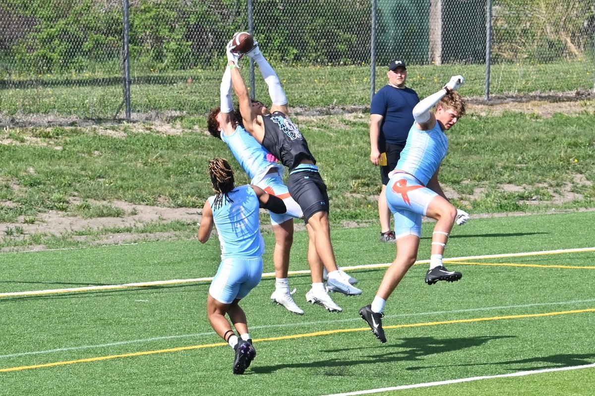 Go up and get men! <a href="/desdhaenens/">desmond dhaenens ⭐️</a> <a href="/w_kalcevich2/">William Kalcevich</a> <a href="/GuenthnerMason/">mason guenthner</a> @Dre_Thomas1