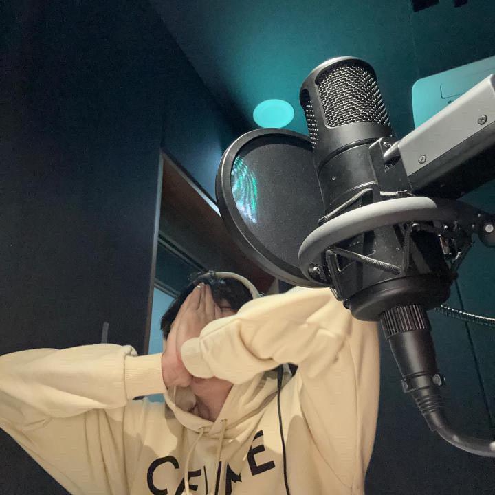 EsmeSoga's tweet photo. Taehyung estas trabajando en tu álbum? 🤔🤔 https://t.co/xERicMSS0J