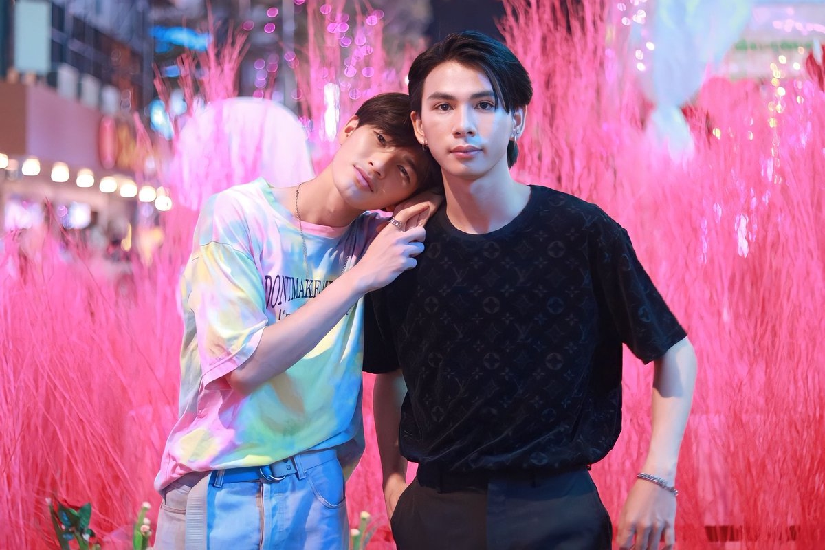PriLoveBL's tweet photo. Vem aí em agosto #friendboyfriendtheseries BL tailandês da @luythai_official que contará a história de Nack, um jovem que tem um amigo muito próximo, mas conhece Mew e começam a namorar. Agora Nack não consegue decidir quem escolher. Em agosto
https://t.co/pSfjERGFMp https://t.co/xubLyH0qrs
