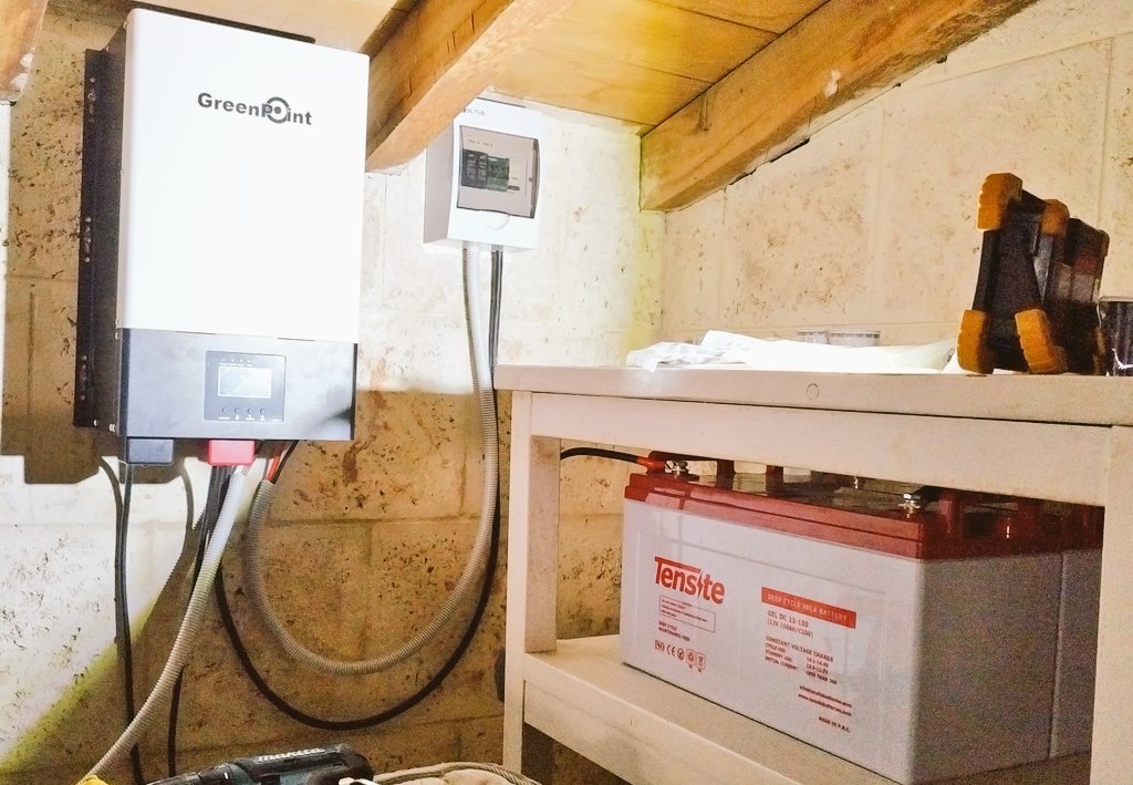 ¡A punto de terminar! Solo falta probar y verificar que todo funcione correctamente. Muy contentos por este trabajo que le permitirá a esta familia tener una fuente de energía alternativa ante los cortes de luz. #EnergiaSolar #LucendiSolar #PinarDelRio #LucendiInstala