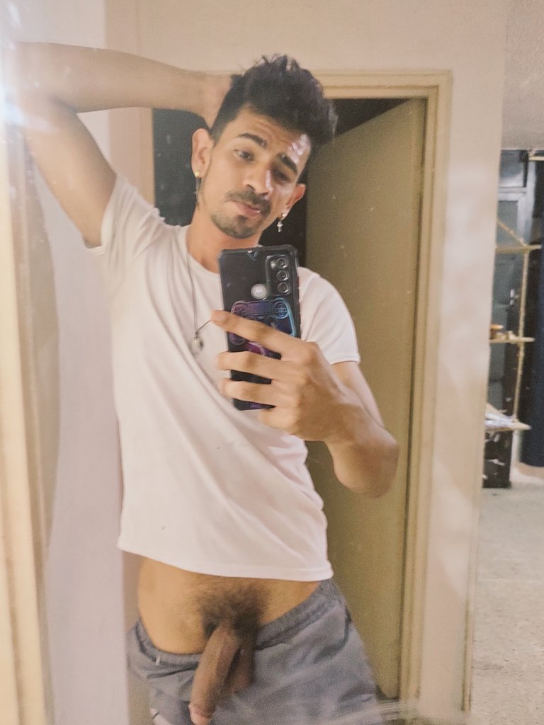 Fernand16614009's tweet photo. Buena noche #latinos #boycam #latinboy https://t.co/kS9QXTHI7I
