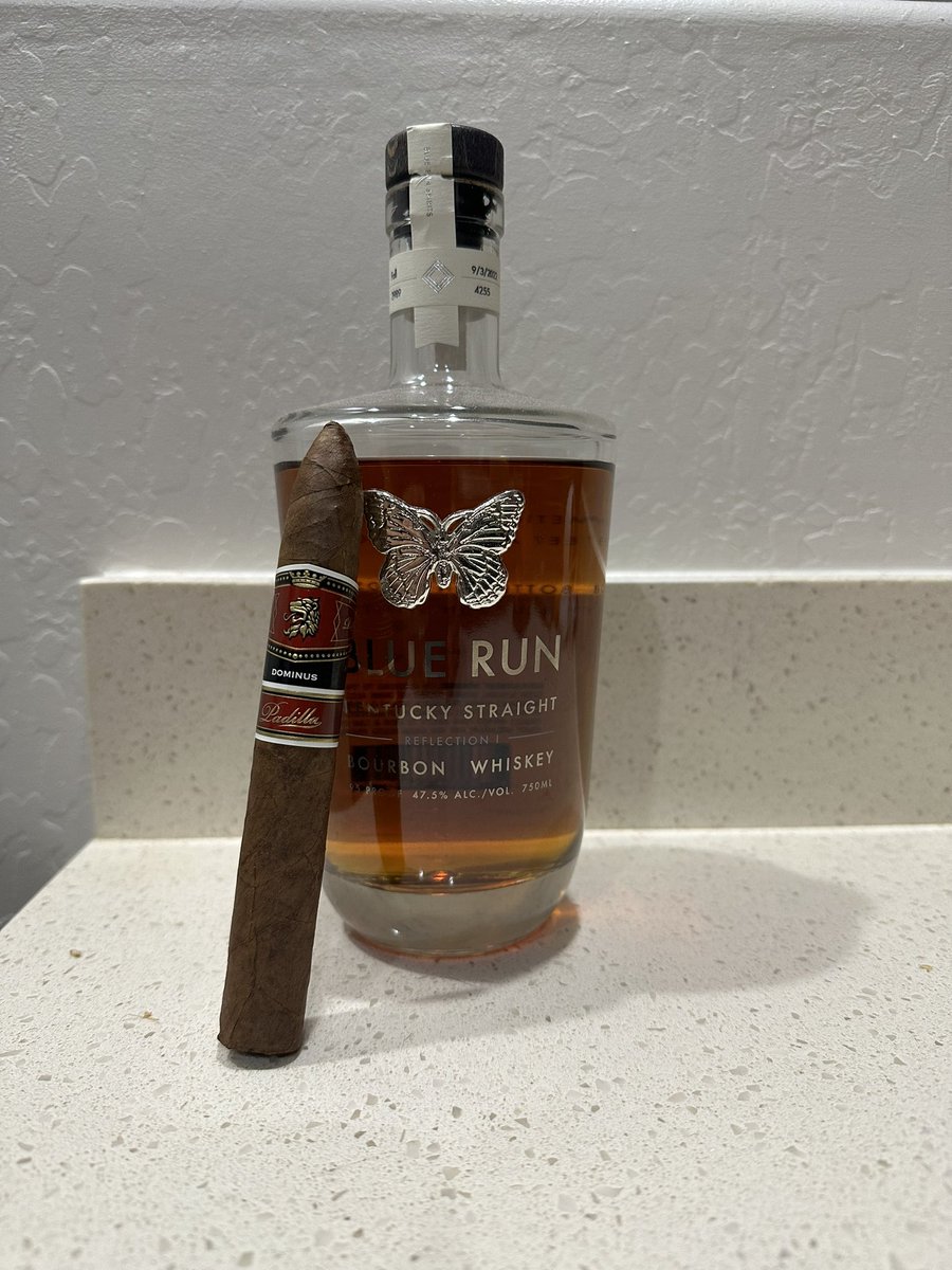 bt_cigars's tweet photo. Happy Saturday!

Padilla Dominus X Blue Run

@PADILLACIGARS 
@bluerunspirits https://t.co/8xPmUd6vyw