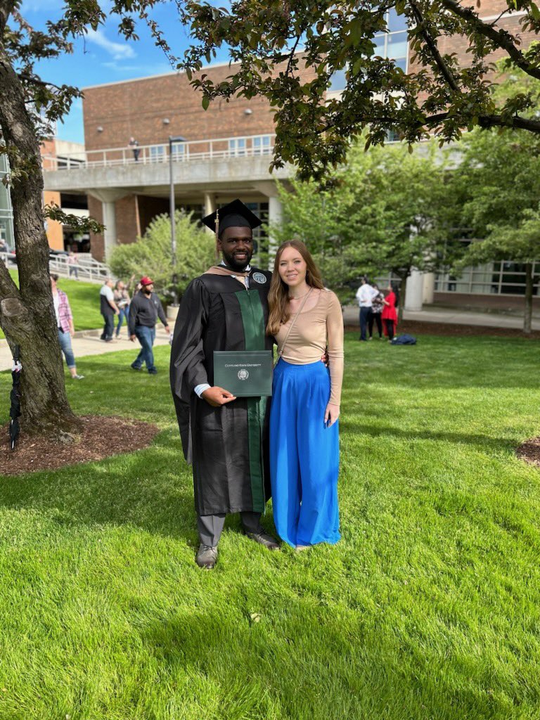 RayBrooks850's tweet photo. Grad School ✅ https://t.co/OsC7x0IyRS