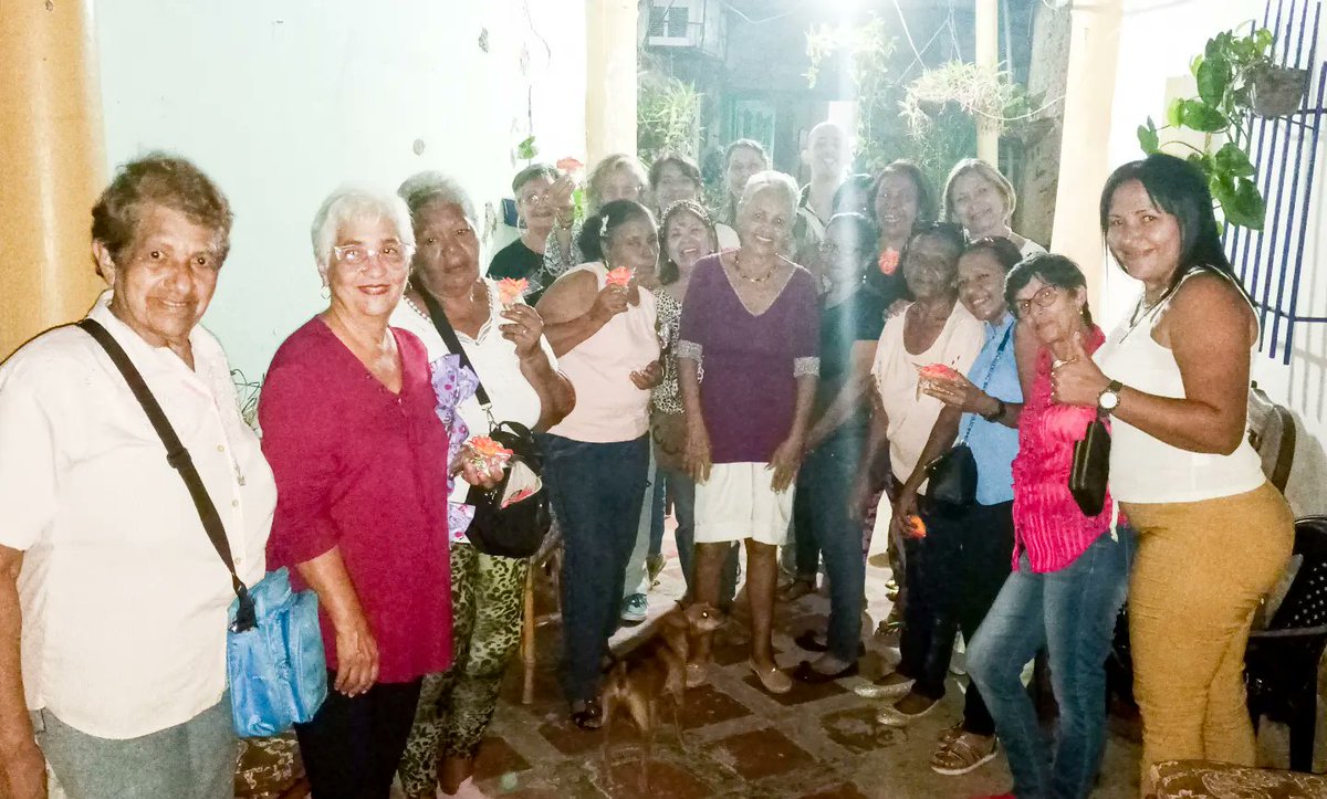 GustavoArteaga's tweet photo. Homenajeando a las madres. Está vez en la Pq Los Tacarigua, para  mujeres con Guaramo de Cogollal, San Vicente, 23 de Enero, El Recurso y La Coromoto, siempre lideradas por nuestra Luisa Salas.

Creemos en el trabajo para la Prosperidad

#VamosLaProsperidad 
#NuestraMaracay https://t.co/1NPfbbvCPg