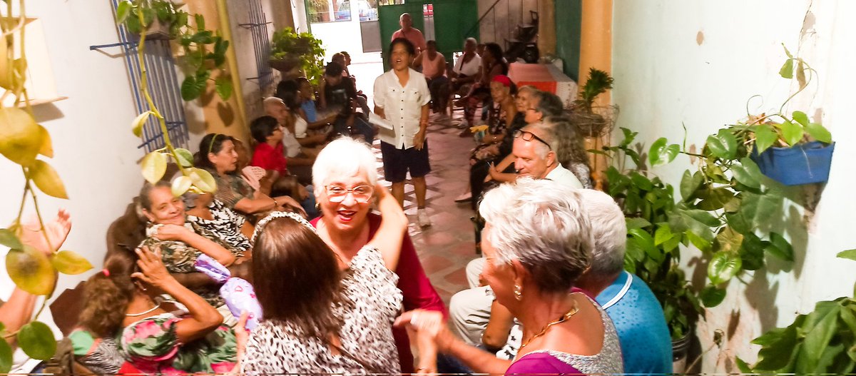 GustavoArteaga's tweet photo. Homenajeando a las madres. Está vez en la Pq Los Tacarigua, para  mujeres con Guaramo de Cogollal, San Vicente, 23 de Enero, El Recurso y La Coromoto, siempre lideradas por nuestra Luisa Salas.

Creemos en el trabajo para la Prosperidad

#VamosLaProsperidad 
#NuestraMaracay https://t.co/1NPfbbvCPg