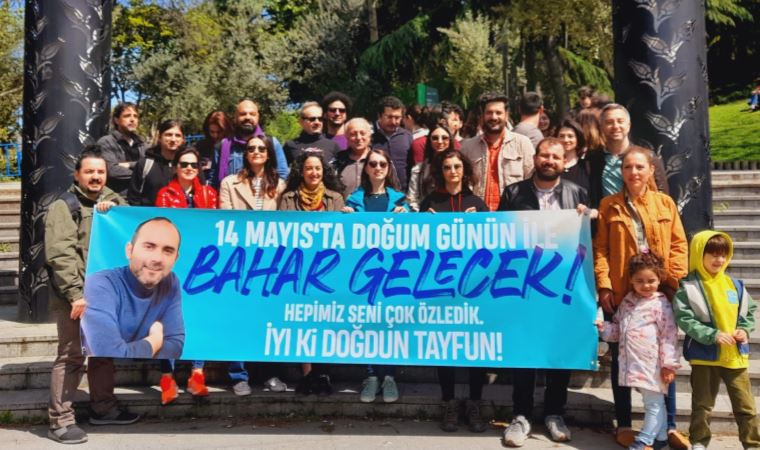 cumhuriyetgzt1's tweet photo. Gezi tutuklusu Kahraman'ı dostları unutmadı: İyi ki doğdun Tayfun!
https://t.co/ppik9ZfuMF https://t.co/YnuGLlucrg