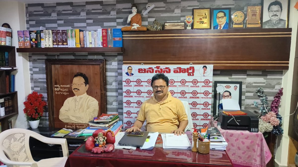 TSivasankararao's tweet photo. 🔹నాకు ఎంతో మానసిక స్థైర్యాన్ని అందించి, నేను పార్టీ కార్యక్రమాల్లో బలంగా పాల్గొనాలని ప్రేరణను ఇచ్చి, నా క్షేమ సమాచారాలను కనుక్కుంటూ నేను త్వరితగతిన కోలుకోవాలని బలమైన ఆకాంక్ష తెలియపరచిన అధ్యక్షులు జనసేనని శ్రీ పవన్ కళ్యాణ్ గారికి ,హృదయపూర్వక ధన్యవాదాలు తెలియపరచుకుంటున్నాను.🙏🏽 https://t.co/h50iGbJsq2