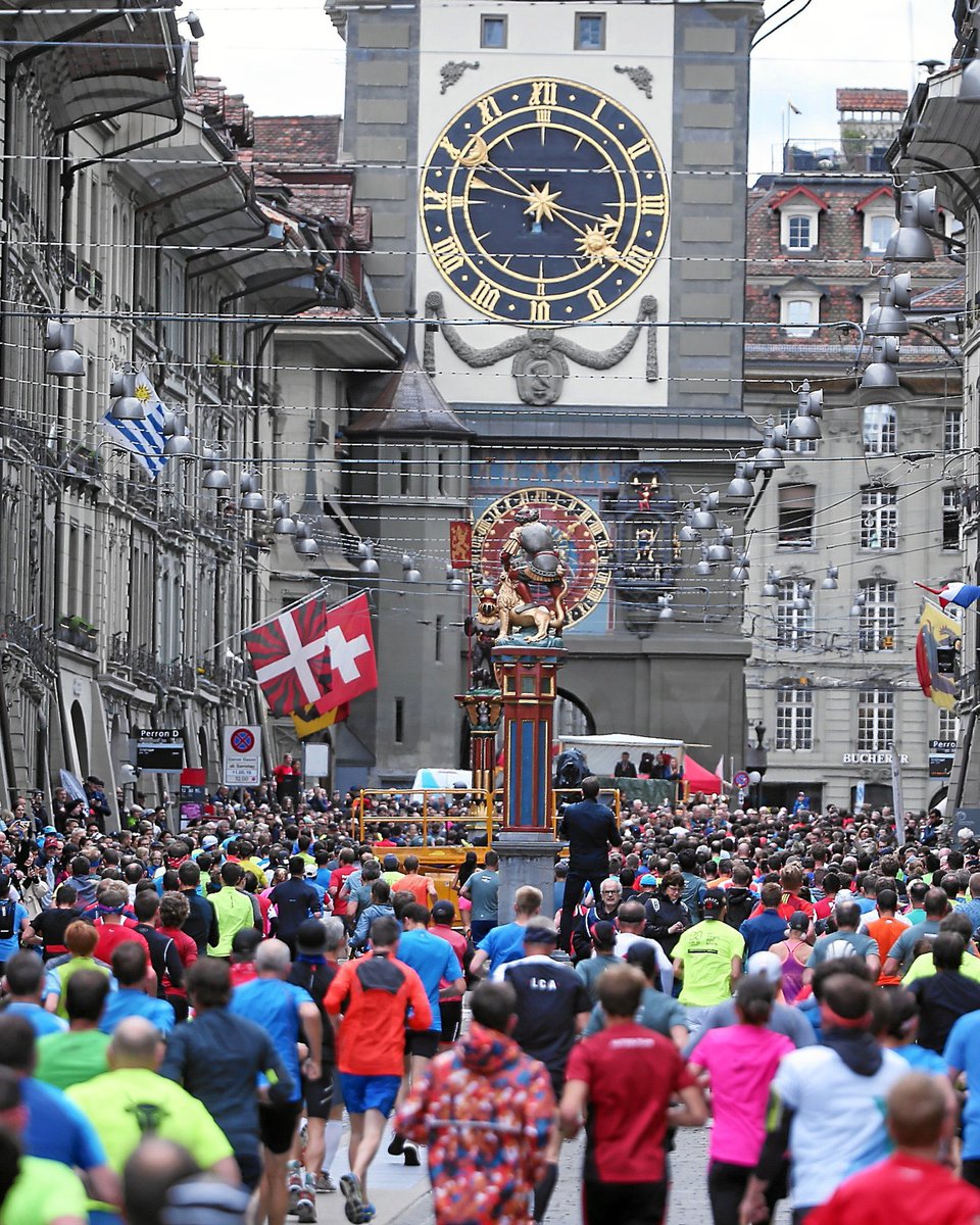 EUinSwitzerland's tweet photo. 31 blau-gelbe 🇪🇺Farbtupfer im Meer der 🏃♀️🏃 des #GPBern2023! Grossartige Stimmung, tolle Anfeuerung durch die Bevölkerung! DANKE🙏 @Bern_Stadt und alle #Berner & #Bernerinnen! #Running4Europe @gpbern #ff https://t.co/FA7Fm3fqjR