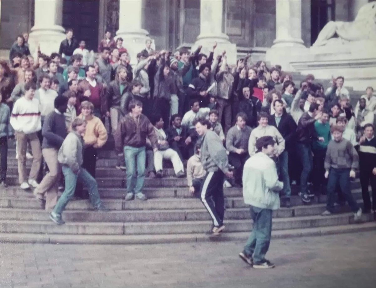 Zulus in Portsmouth on the steps at The Guildhall. 1985.  #dressers #Z