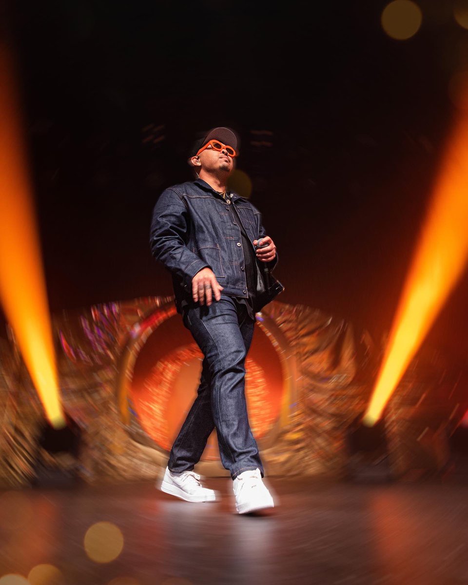 997now's tweet photo. WHAT 👏🏽 A 👏🏽 NITE 👏🏽  vibey. energetic. immaculate. luv ya @p_lo 🙏🏽✨

📸: @jaycommacarla https://t.co/IIpJo6CYex