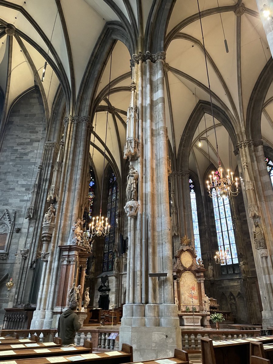 ursinyh's tweet photo. Pozdrav od Stepana๐โค๏ธ
#Stephansdom
#ViennaCity https://t.co/WN7DM95qLt