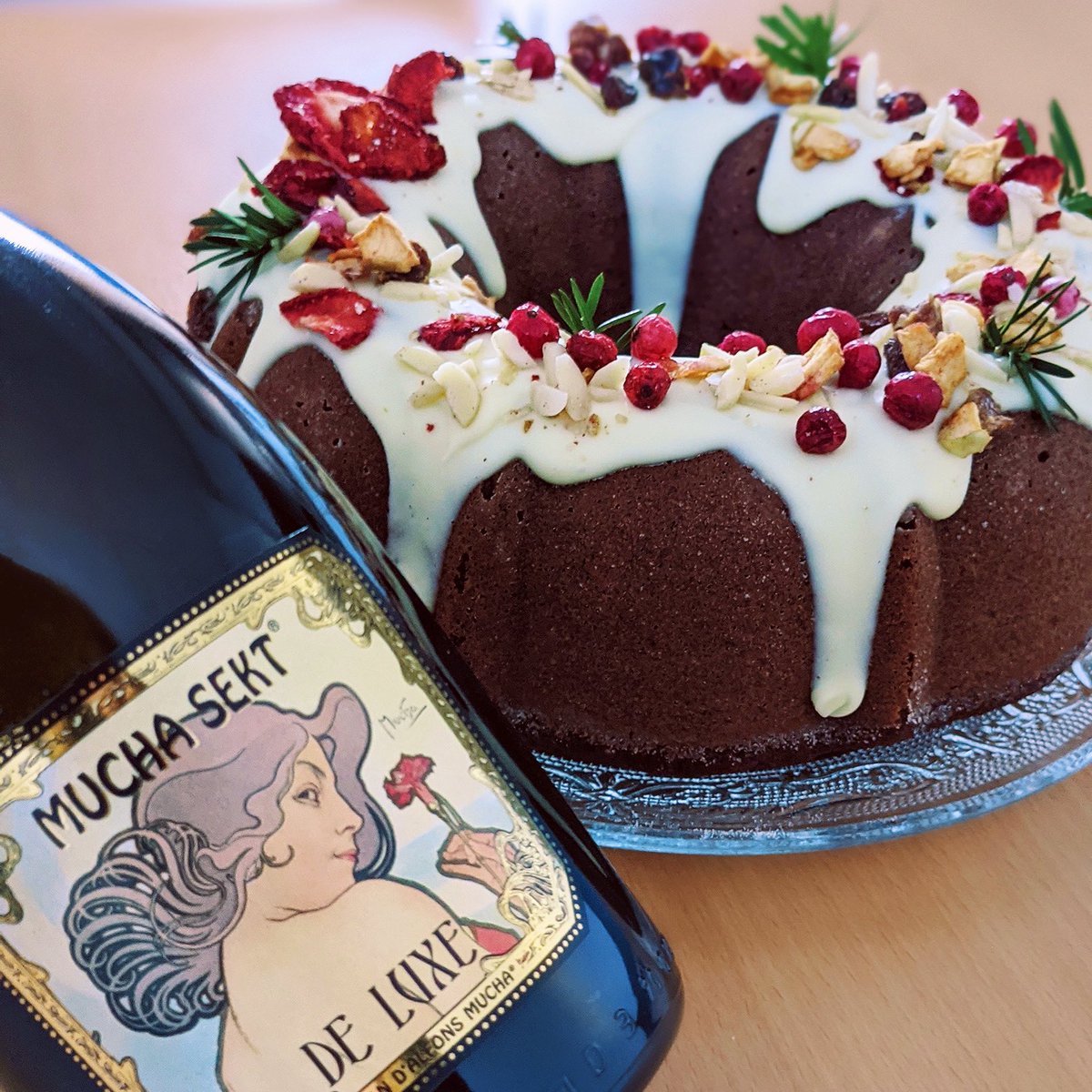 MuchaSekt's tweet photo. Maminky, přejeme vám jen to nejlepší. 🥂 Ať je váš život plný umění. 🍾
#muchasekt #ochutnejumeni #denmatek #maminka #sekt #sparklingwine #umeni https://t.co/q7abxsSDy1
