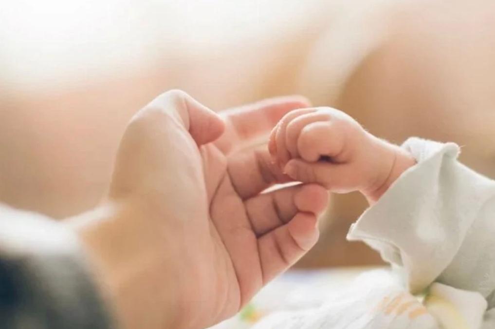 Sare_Davutoglu's tweet photo. Sonsuz bir sevgi ve ilham kaynağıdır annelerimiz… 
Başta şehit anneleri ve depremzede annelerimizin, rahmetli anneciğimin, beni büyüten annemin, kendini anne hisseden tüm kadınların, ailenin kalbi ve ruhu olan, evleri yuva yapan tüm annelerin #AnnelerGünü kutlu olsun. https://t.co/79P1YxcBBJ