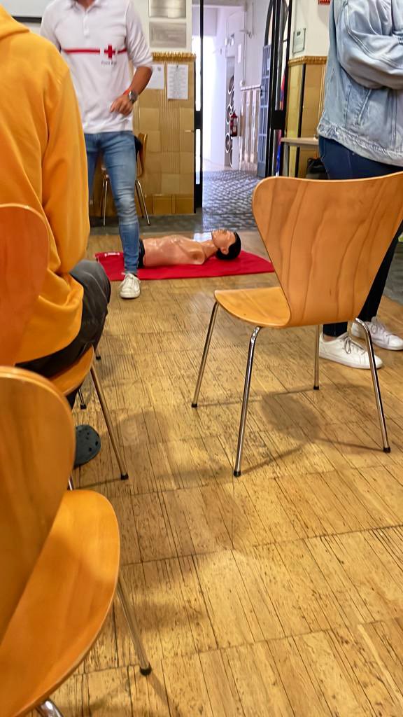 moixiganguers's tweet photo. Ahir vam assistir a l’últim dels cursos de Suport Vital Bàsic (SVB) i atenció al pacient traumàtic casteller que impulsa l'àrea mèdica de @CastellsCat amb @CreuRojaTGN.

Moltes gràcies als @SagalsdOsona per l'organització!

#castells #éselcamí https://t.co/Qy0QlzWa4o