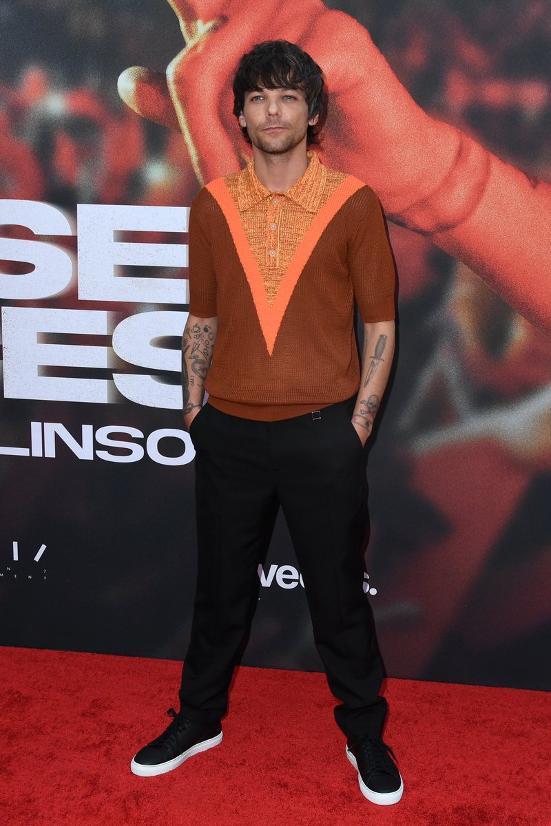 LT__91__28's tweet photo. Louis at the premiere in Los Angeles! #AOTVLifeFromLA https://t.co/4vBhCN0Zhm