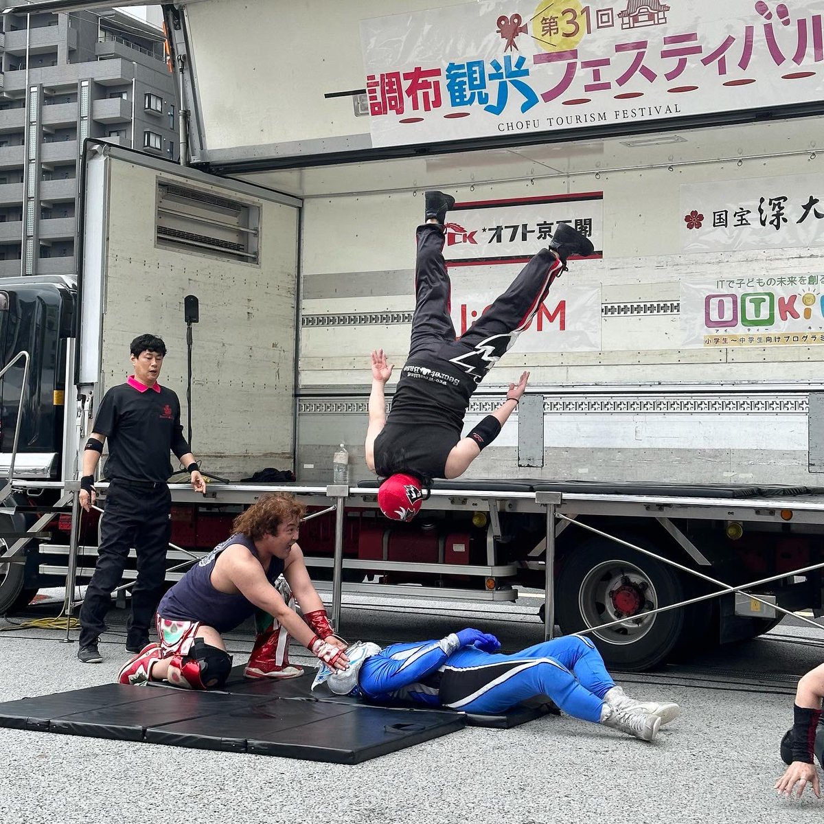 objectiboo's tweet photo. #調布観光フェスティバル のシークレットベースさんエキシビジョンマッチに行って来ました🤼
試合開始に合わせたように雨もやんで、会場中を使った試合が楽しかった🙌🏻
⁡
🐶が眠くて不機嫌モードになったので13時からの試合は断念😭
⁡
午前中の空きっ腹ビール効いたぁ🤪

#pw_secretbase https://t.co/JvnMT7xwp9