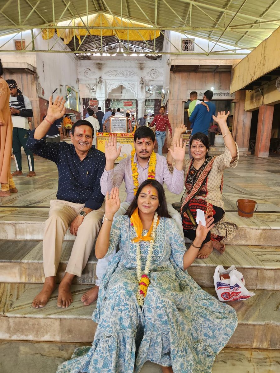 श्री गिरिराज जी महाराज के दर्शनों का लाभ प्राप्त किया। श्री गिरिराज धरण की जय