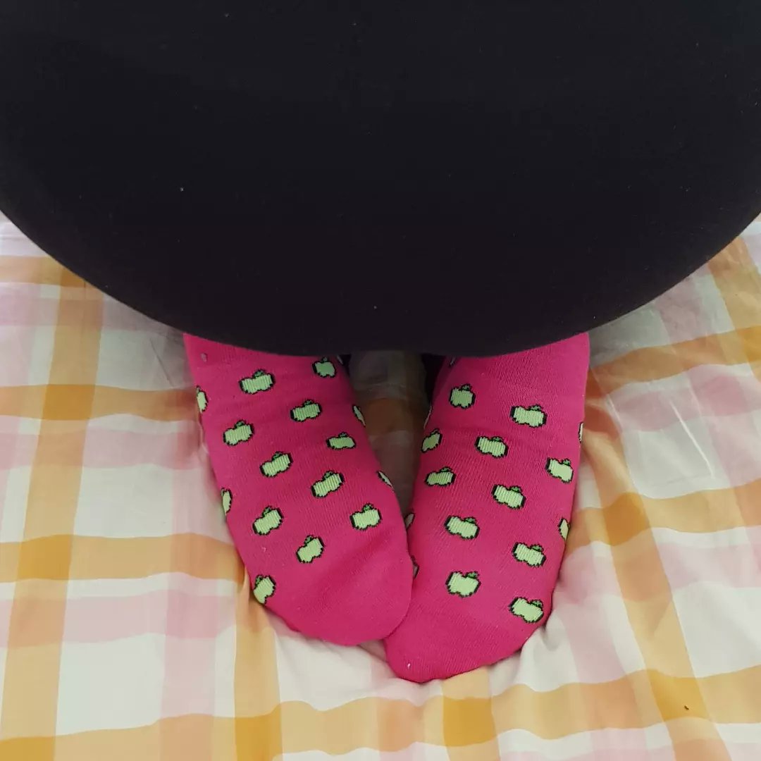 SockenJulia's tweet image. Geile Äpfel
#söckchen #socken #socks #sneakersocken #dirtysocks #getragenesocken #getragenewäsche #slips #stringtanga #tanga #arsch #po #feet #füße #füsse #fußmodel #fußfoto