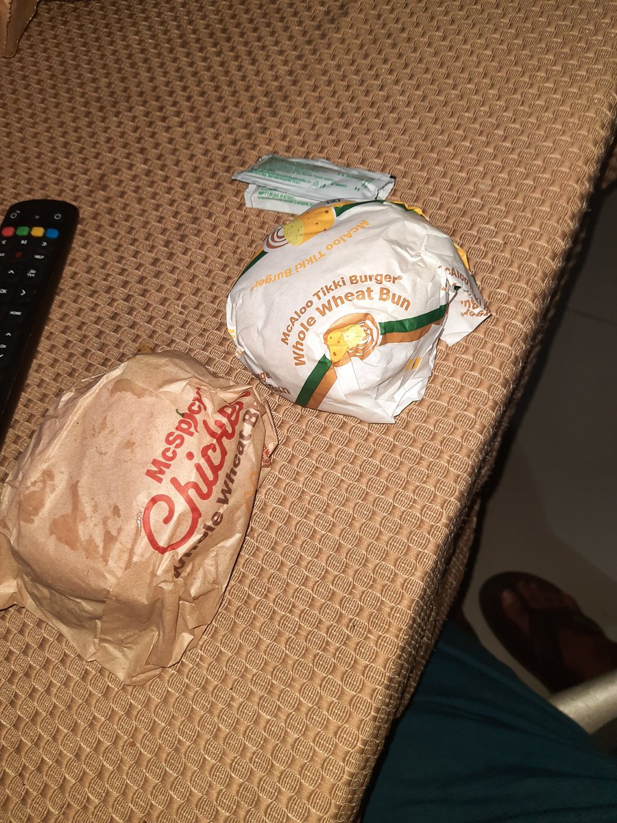 Shubh75's tweet photo. @zomatocare @zomato one more bad experience with you guys. Items are missing from my order and I have not received any resolution. I was supposed to receive 3 burgers but got only one. #zomatofails #zomatodisappoints @swiggy https://t.co/IZTS8zIHGx