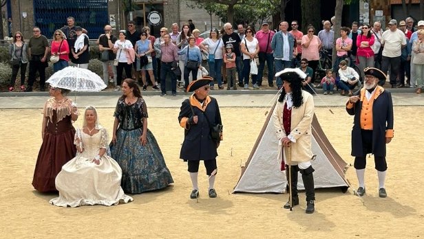 MiqueletsBDN's tweet photo. Ball de Miquelets: Passejant per la Història - La princesa de Brunswick i el duc de Berwick - (Foto de Felicià Sabater - 07/05/23) a #Badalona a #FestesdeMaig2023 https://t.co/JkGh7CMpyp
